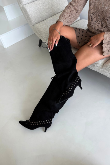 Lange laarzen met een gemiddelde hak van faux suede met decoratieve veters in zwarte kleur Juletta 2