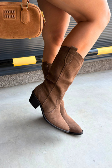 Lange cowboylaarzen van natuurlijk suede met isolatie en hakken in bruine kleur Radley