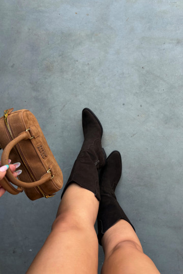 Lange cowboylaarzen van natuurlijk suede met isolatie en hakken in chocolade kleur Radley 2