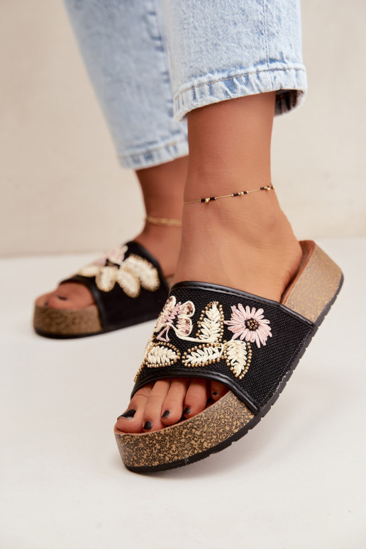 Zwarte dames slippers op een platform met decoratie Ledina