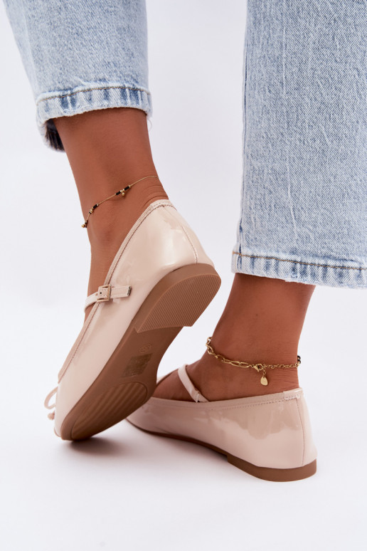 Beige gelakte ballerina's met lintjes Kokardką