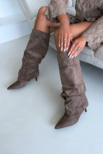 Khaki gekreukte kniehoge laarzen met kitten heel van suede LoĮen