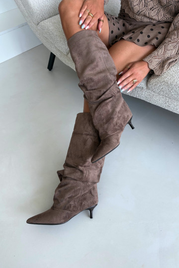 Khaki gekreukte kniehoge laarzen met kitten heel van suede LoĮen 2