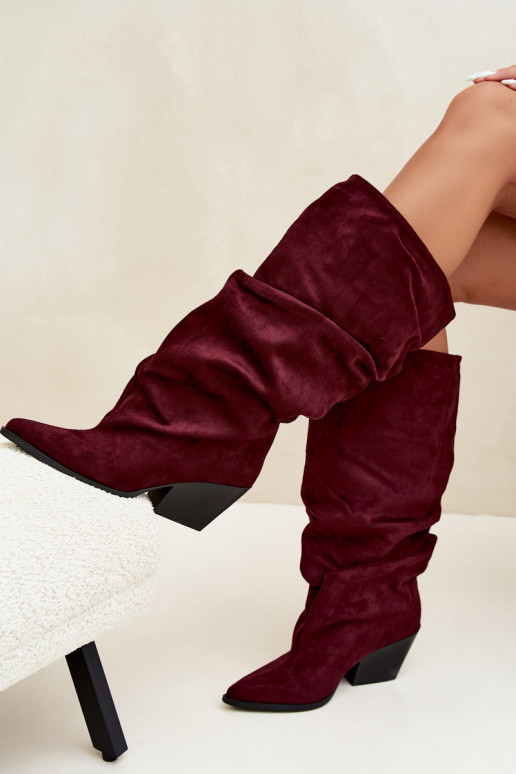 Dames laarzen tot boven de knie met gebogen bovenkant en hakken van suede in bordeaux kleur Durela