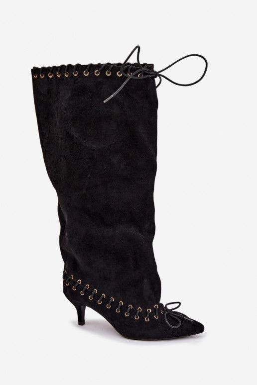 Lange laarzen met een gemiddelde hak van faux suede met decoratieve veters in zwarte kleur Juletta