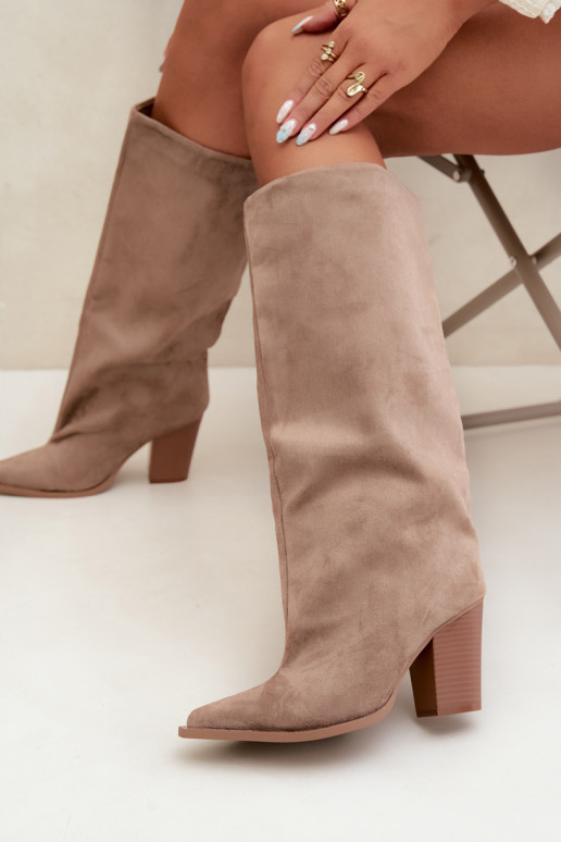 Dames kniehoge instaplaarzen met hakken in faux suede zandkleur Carmina