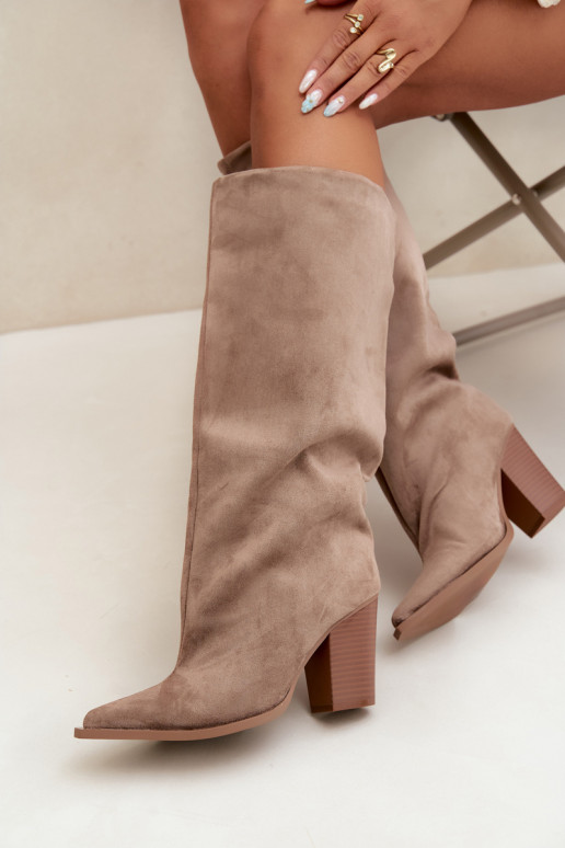 Dames kniehoge instaplaarzen met hakken in faux suede zandkleur Carmina