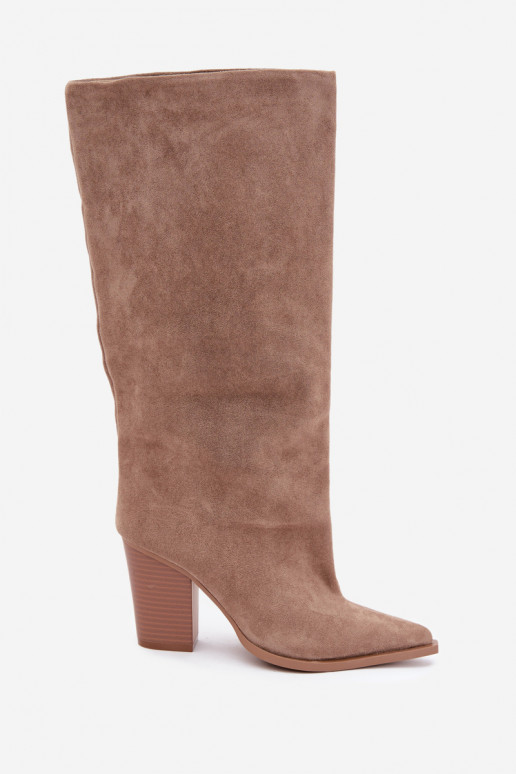 Dames kniehoge instaplaarzen met hakken in faux suede zandkleur Carmina