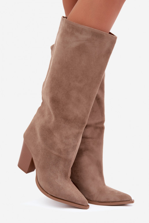 Dames kniehoge instaplaarzen met hakken in faux suede zandkleur Carmina