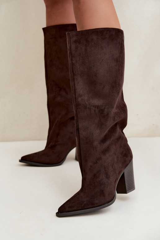 Dames kniehoge instaplaarzen met hakken in faux suede chocoladekleur Carmina