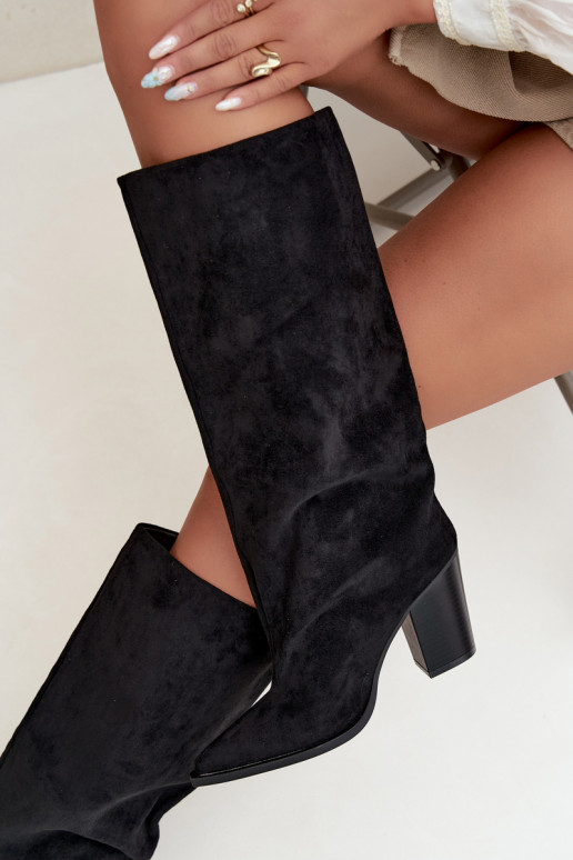 Dames kniehoge instaplaarzen met hakken in faux suede zwarte kleur Carmina