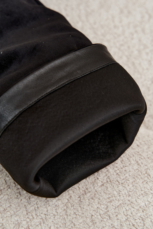 Dames kniehoge instaplaarzen met hakken in faux suede zwarte kleur Carmina