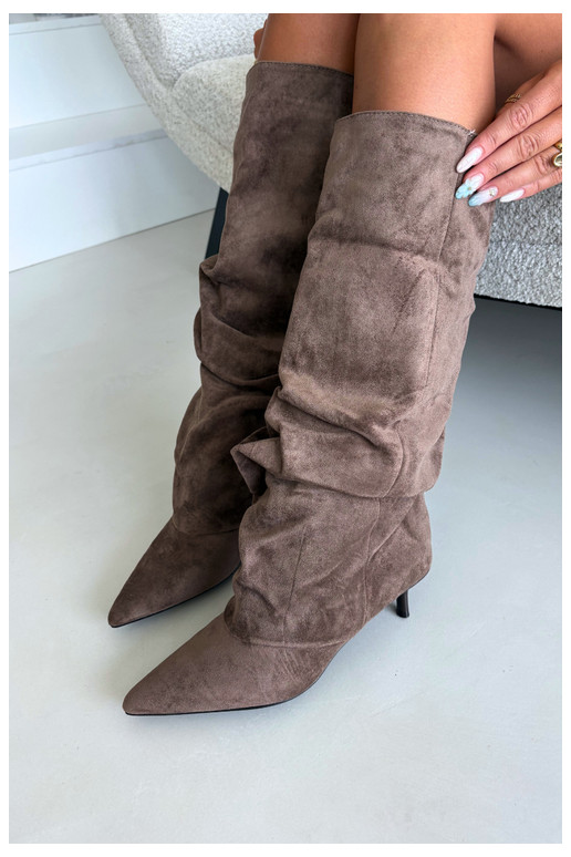 Khaki gekreukte kniehoge laarzen met kitten heel van suede LoĮen