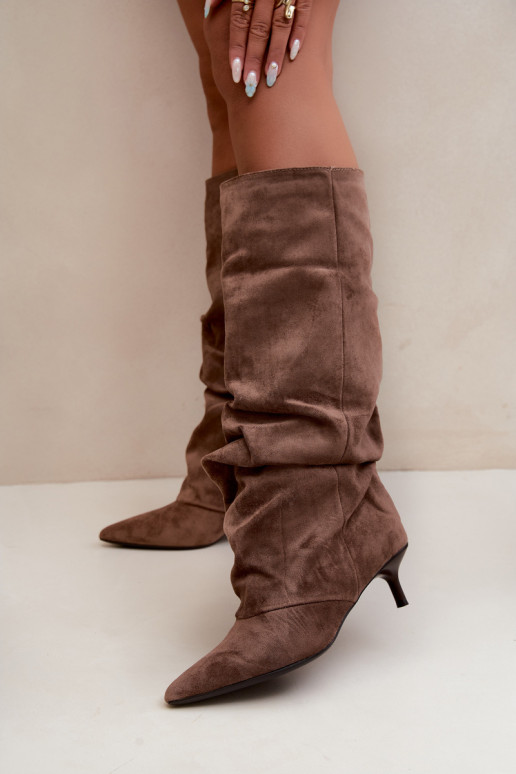 Khaki gekreukte kniehoge laarzen met kitten heel van suede LoĮen