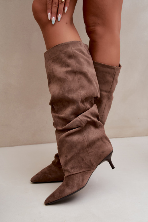 Khaki gekreukte kniehoge laarzen met kitten heel van suede LoĮen
