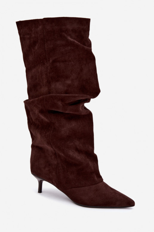 Chocolade gekreukte kniehoge laarzen met kitten heel van suede LoĮen