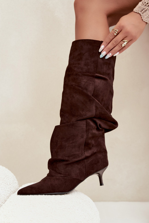 Chocolade gekreukte kniehoge laarzen met kitten heel van suede LoĮen