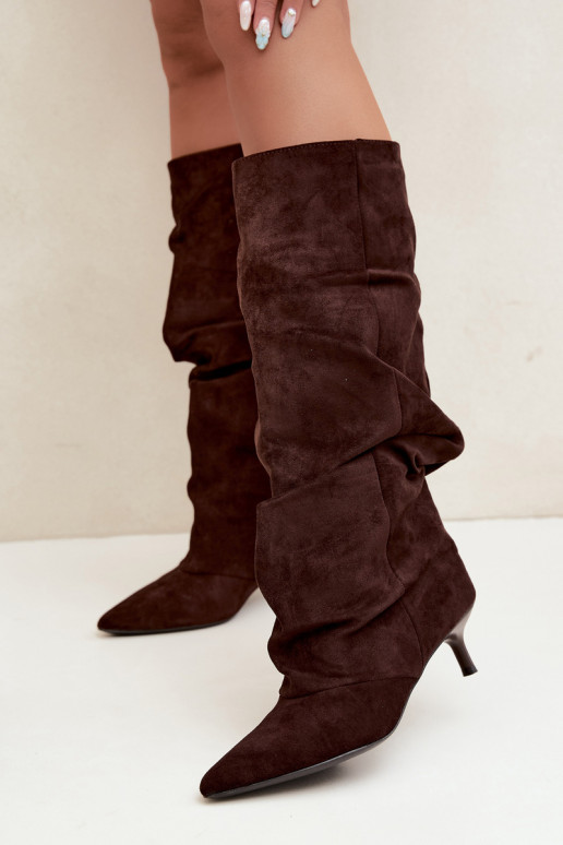 Chocolade gekreukte kniehoge laarzen met kitten heel van suede LoĮen