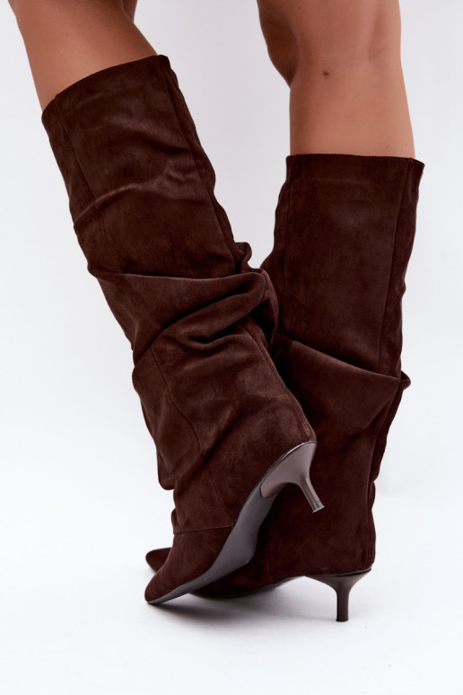 Chocolade gekreukte kniehoge laarzen met kitten heel van suede LoĮen
