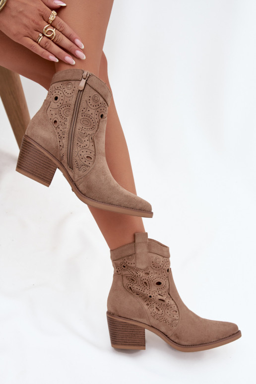 Sandkleurige cowboy-stijl enkellaarsjes voor dames met uitsnijdingen Nolvina