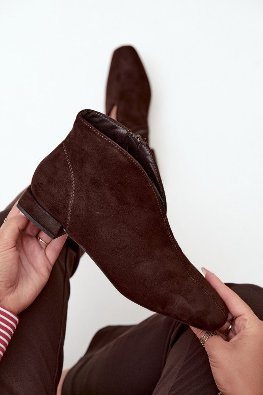 Chocoladekleurige lage enkellaarsjes Cut Out met brede hakken Canella
