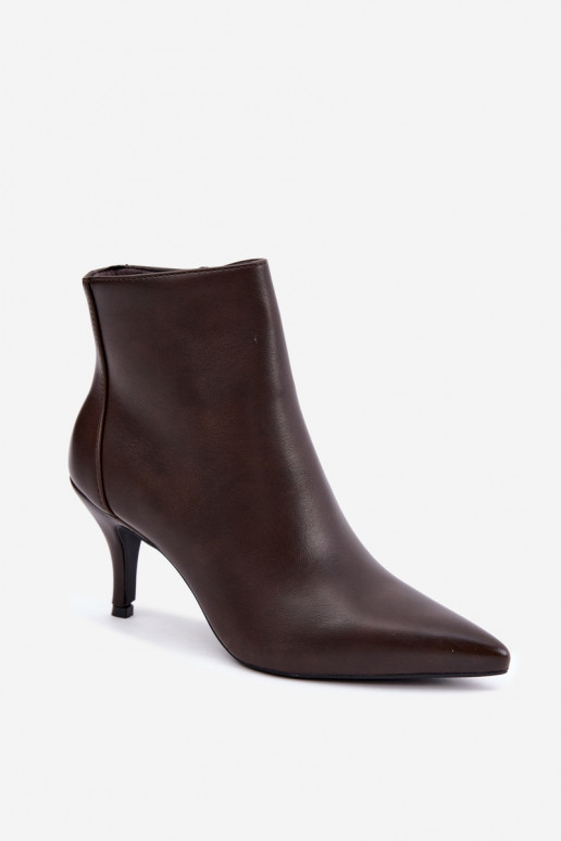 Enkellaarsjes met dunne hakken, spitse neus, in chocolade faux leather Niretta