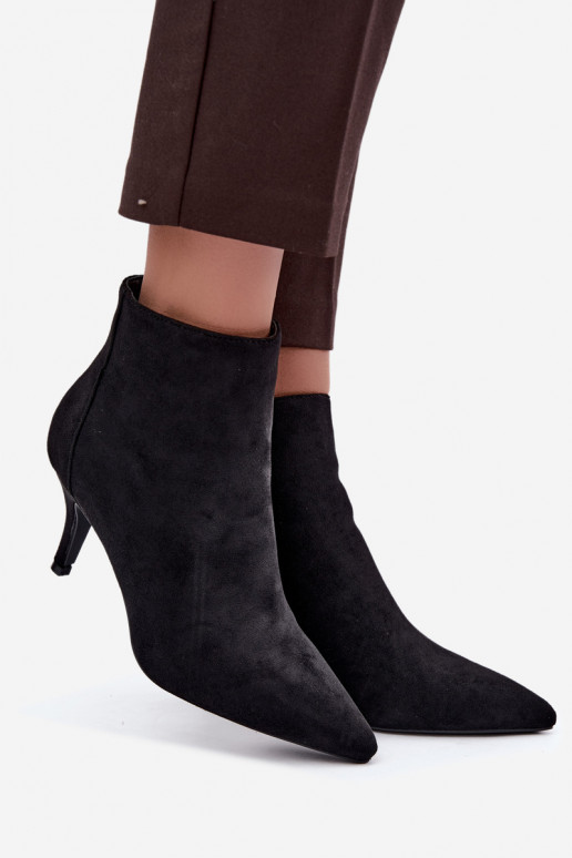 Zwarte faux suede enkellaarsjes met spitse hakken Niretta