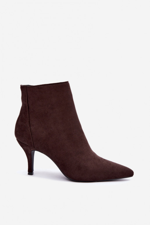 Chocolade faux suede enkellaarsjes met spitse hakken Niretta