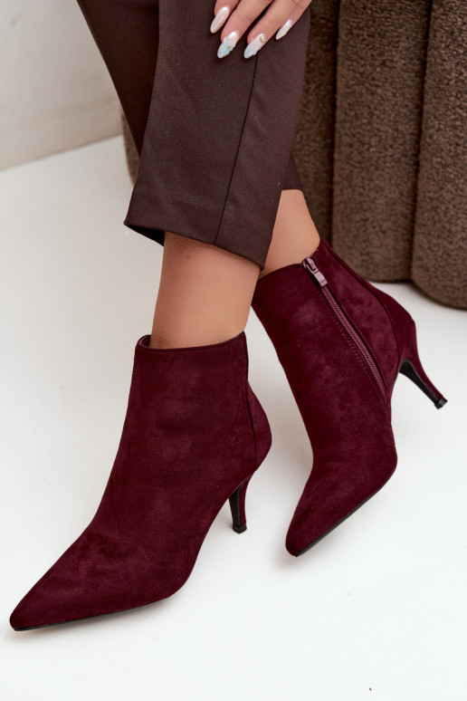 Bordeaux faux suede enkellaarsjes met spitse hakken Niretta