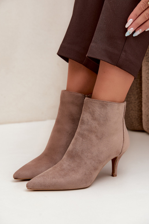 Khaki faux suede enkellaarsjes met spitse hakken Niretta