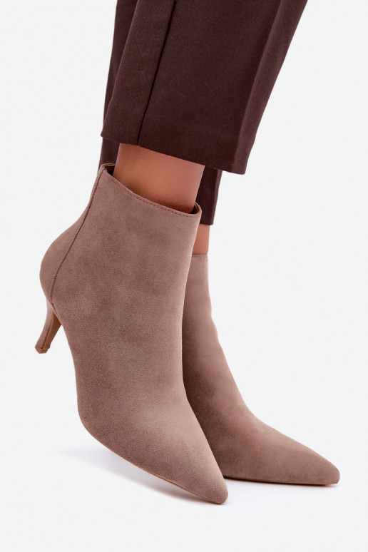 Khaki faux suede enkellaarsjes met spitse hakken Niretta