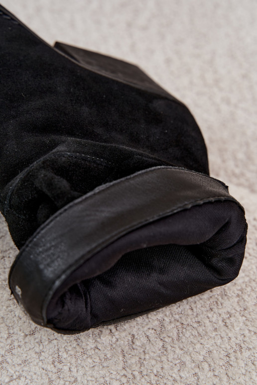 Enkellaarsjes van natuurlijk suede met plissees en hakken in zwarte kleur Merrin