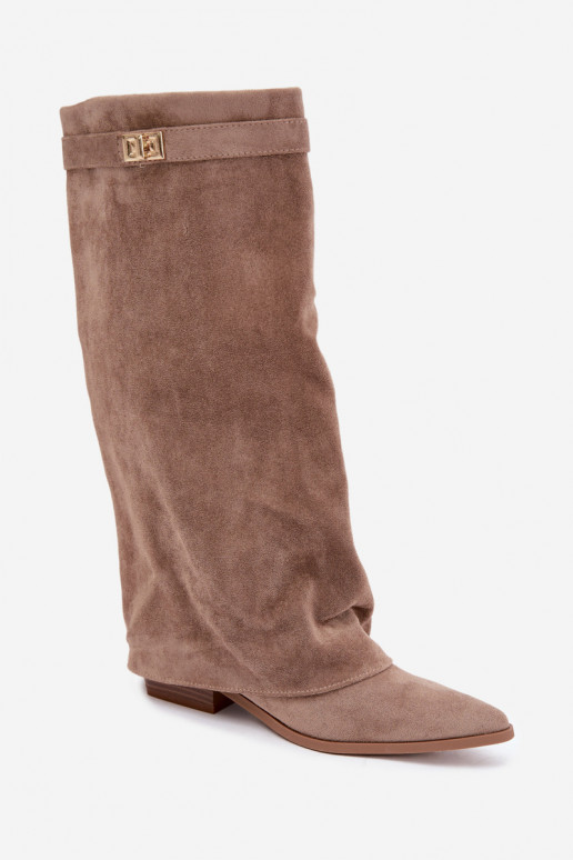 dames kniehoogte laarzen met een gestikte schacht op een lage hak van faux suede in zandkleur Gisellea