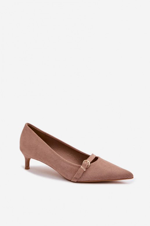 Zandkleurige dames schoenen met lage hak en versierde hakken Pirela