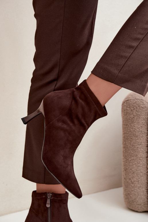 Dames enkellaarsjes op een slanke hak met stiksels in chocoladekleur Clancy