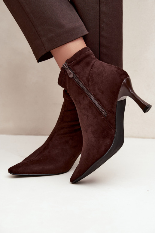 Dames enkellaarsjes op een slanke hak met stiksels in chocoladekleur Clancy