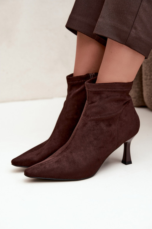 Dames enkellaarsjes op een slanke hak met stiksels in chocoladekleur Clancy