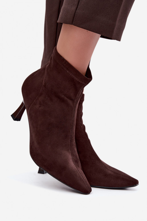 Dames enkellaarsjes op een slanke hak met stiksels in chocoladekleur Clancy