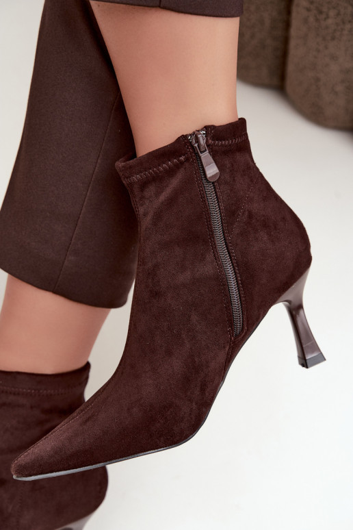 Dames enkellaarsjes op een slanke hak met stiksels in chocoladekleur Clancy
