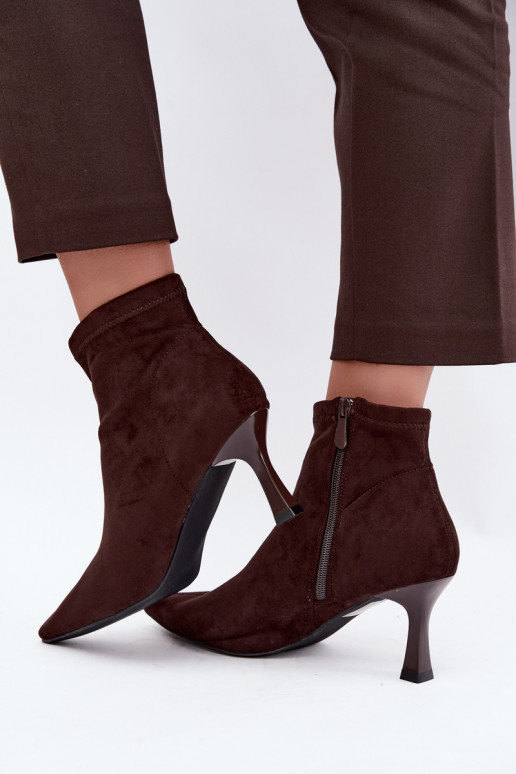 Dames enkellaarsjes op een slanke hak met stiksels in chocoladekleur Clancy