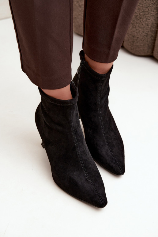 Dames enkellaarsjes op een slanke hak met stiksels in zwarte kleur Clancy