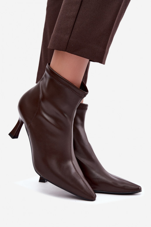 Dames enkellaarsjes op een slanke hak met stiksels van faux leer in chocoladekleur Clancy