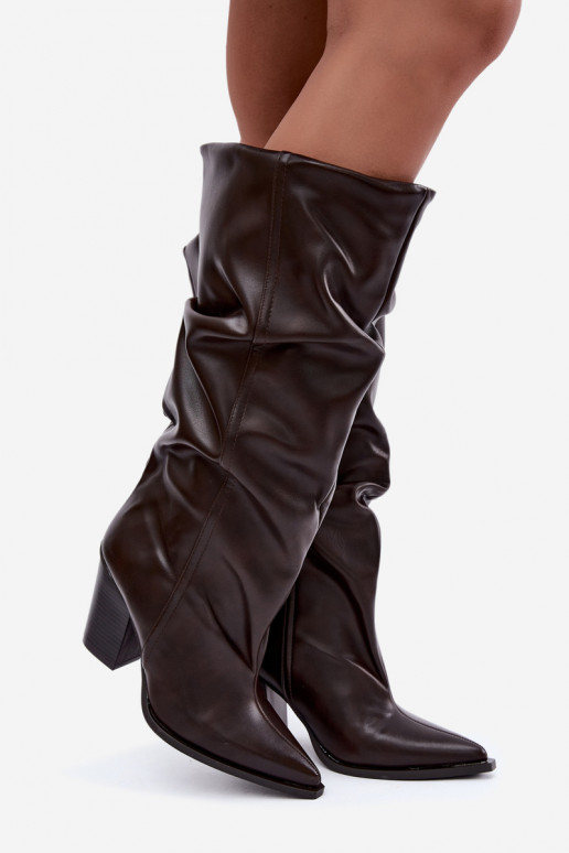 Chocolade kleurige enkellaarsjes met hakken en rimpels van faux leather Jensy