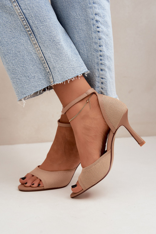 Sandalen met dunne hakken in zandkleur Galya