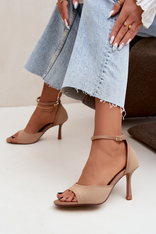 Sandalen met dunne hakken in zandkleur Galya