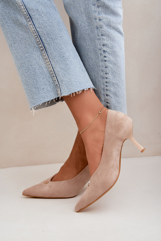 Sandalen van faux suede met gouden details in zandkleur Adessa