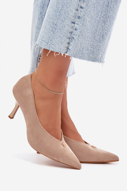 Sandalen van faux suede met gouden details in zandkleur Adessa