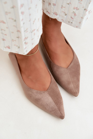 Ballerina's met spitse neuzen van faux suede in zandkleur Corabella