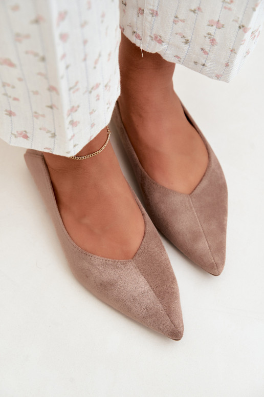 Ballerina's met spitse neuzen van faux suede in zandkleur Corabella