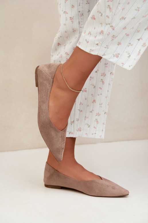 Ballerina's met spitse neuzen van faux suede in zandkleur Corabella